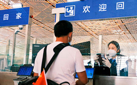 С 1 ноября, Китай изменил правила для въезда иностранных граждан в страну.